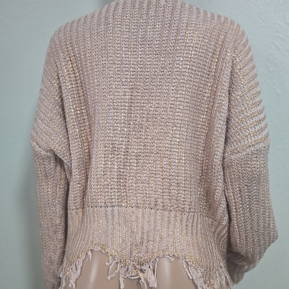 Elan Blush V-Neck Sweater with Frayed Hem - Picture 6 of 6